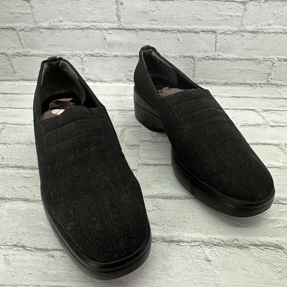 Stuart Weitzman Slip On Loafers Black Heels Women's Size 7.5 - Picture 9 of 10